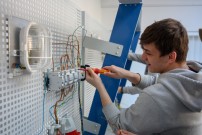 V mostecké střední škole vzniká nová elektro laboratoř. Díky teplárně